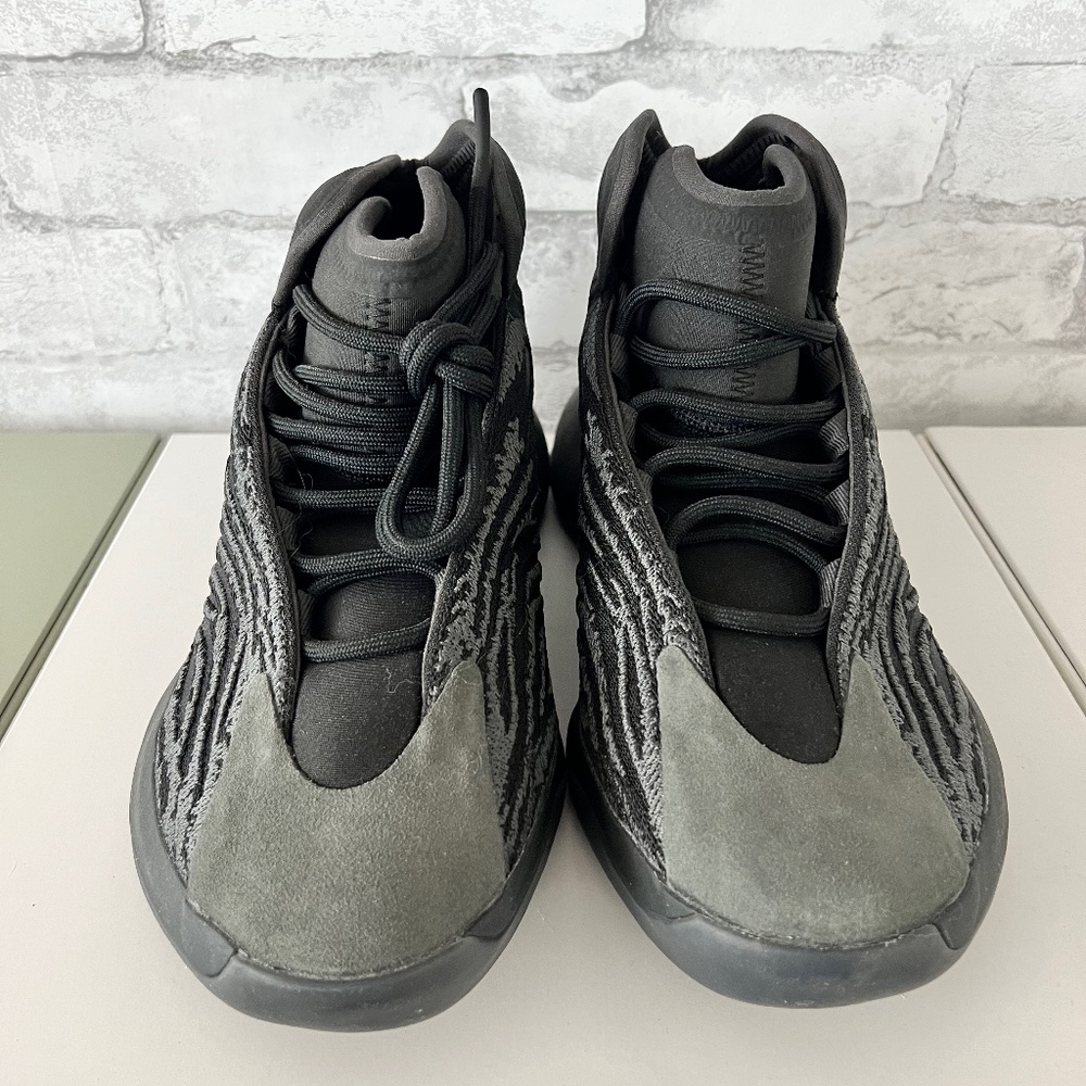 Yeezy QTMN Onyx